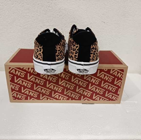 Vans - Picture 4 of 4